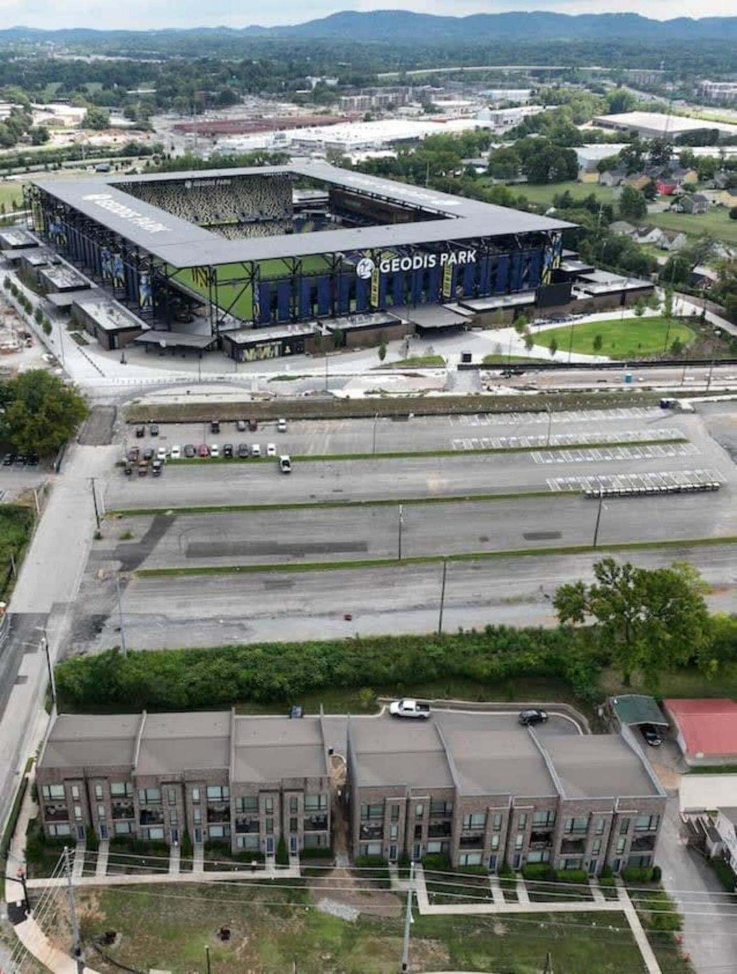 Spacious By Geodis Park 23 Mi To Broadway!