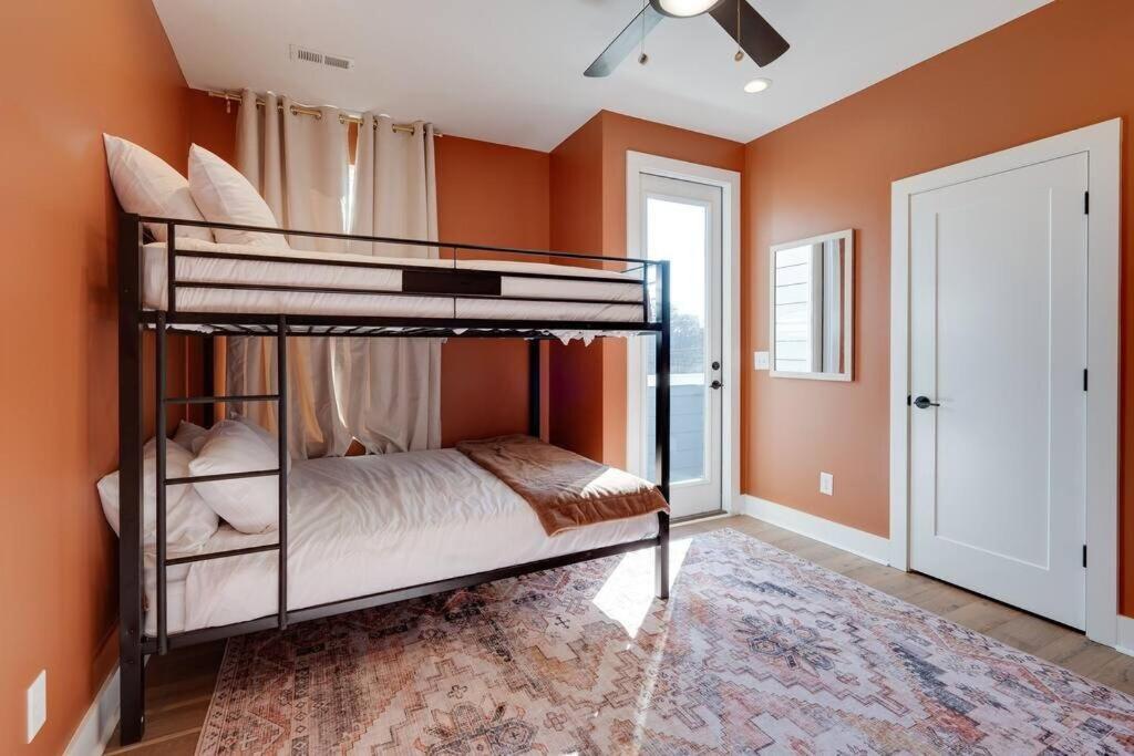 Private Roof Deck - Game - Broadway In 10 Nashville