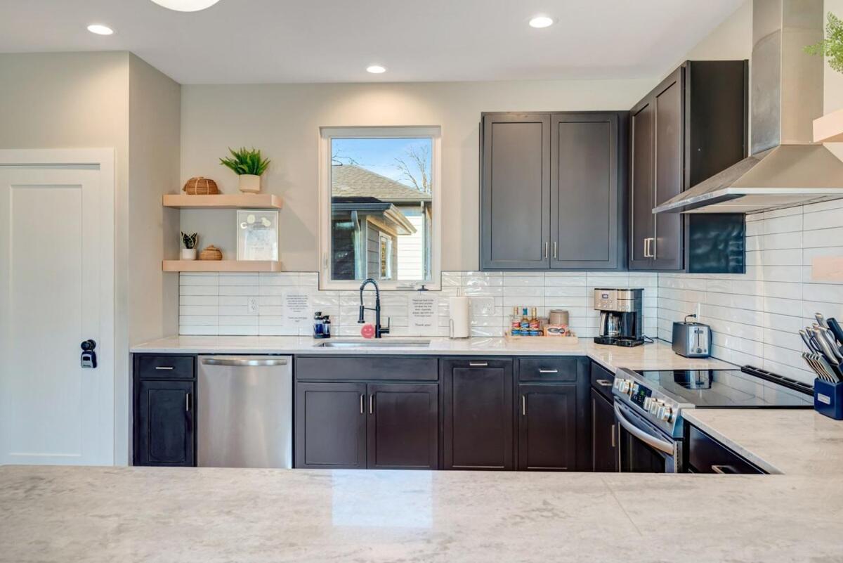 Private Roof Deck - Game - Broadway In 10 Nashville