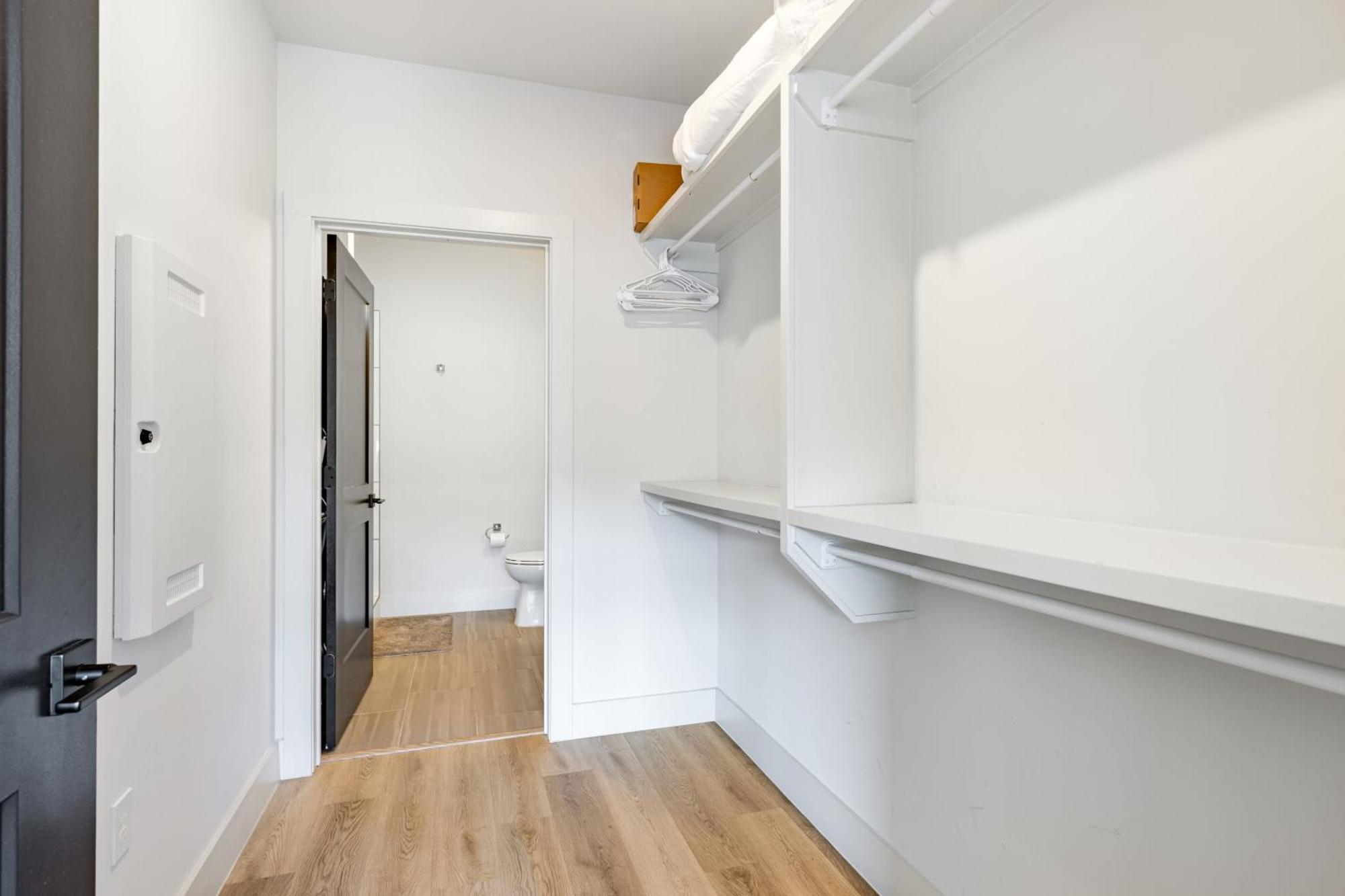 Holiday home Sleeps 24 4 Modern Midtown W Gym Pool Walkable To Shops Eats *