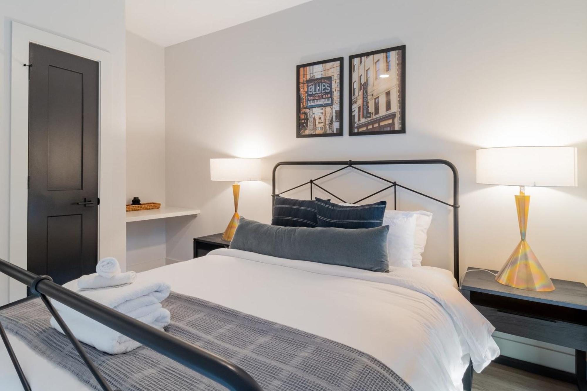Holiday home Sleeps 24 4 Modern Midtown W Gym Pool Walkable To Shops Eats