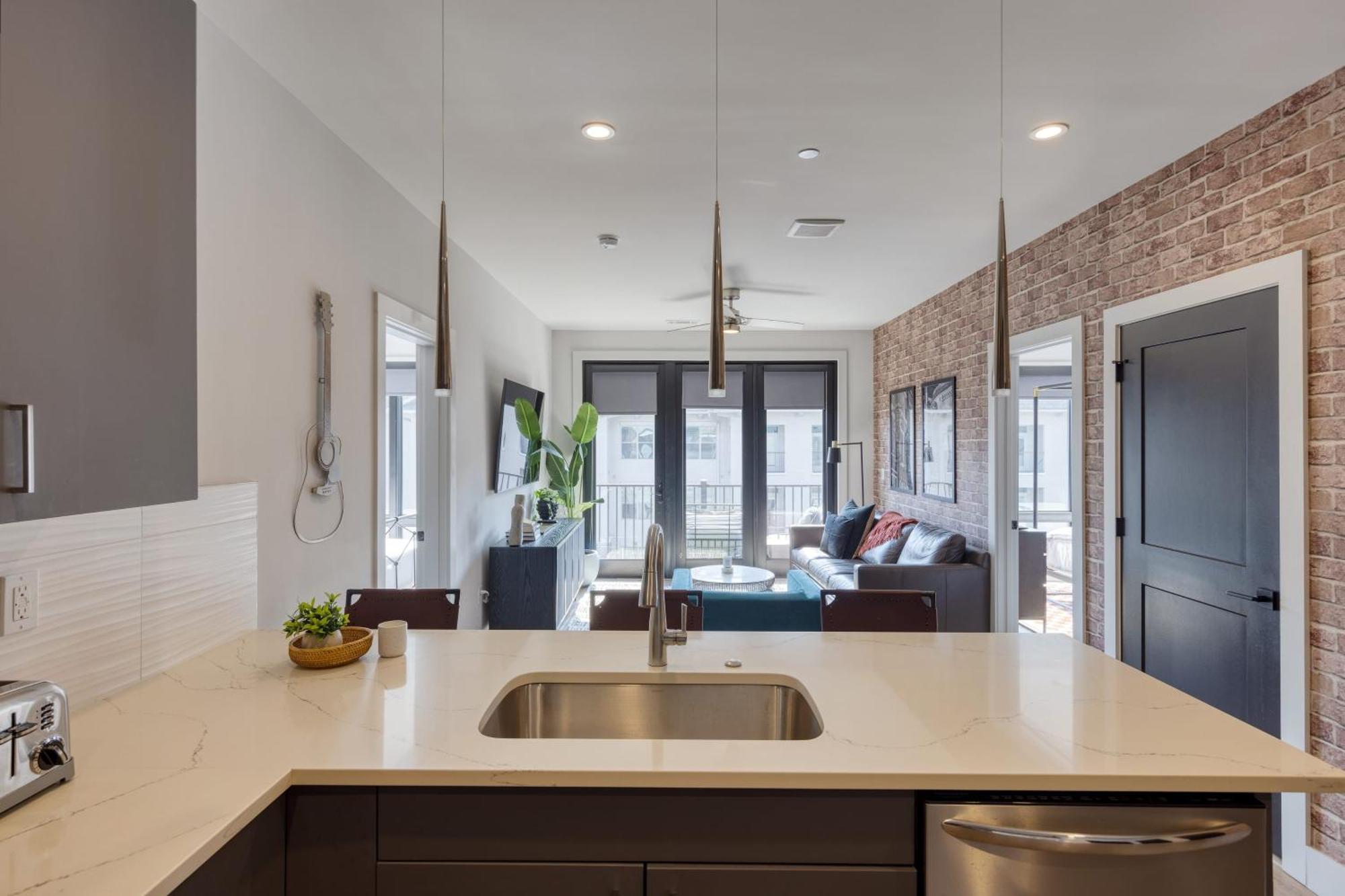 Sleeps 24 4 Modern Midtown W Gym Pool Walkable To Shops Eats *