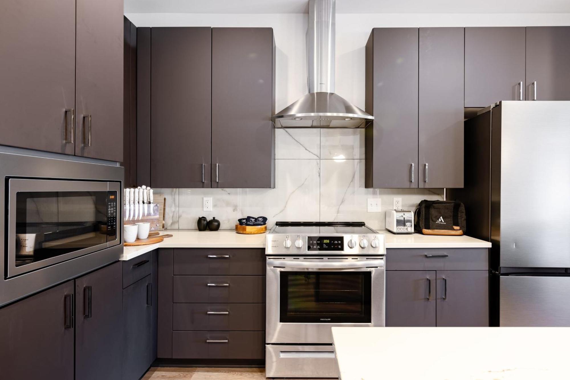 Sleeps 24 4 Modern Midtown W Gym Pool Walkable To Shops Eats *