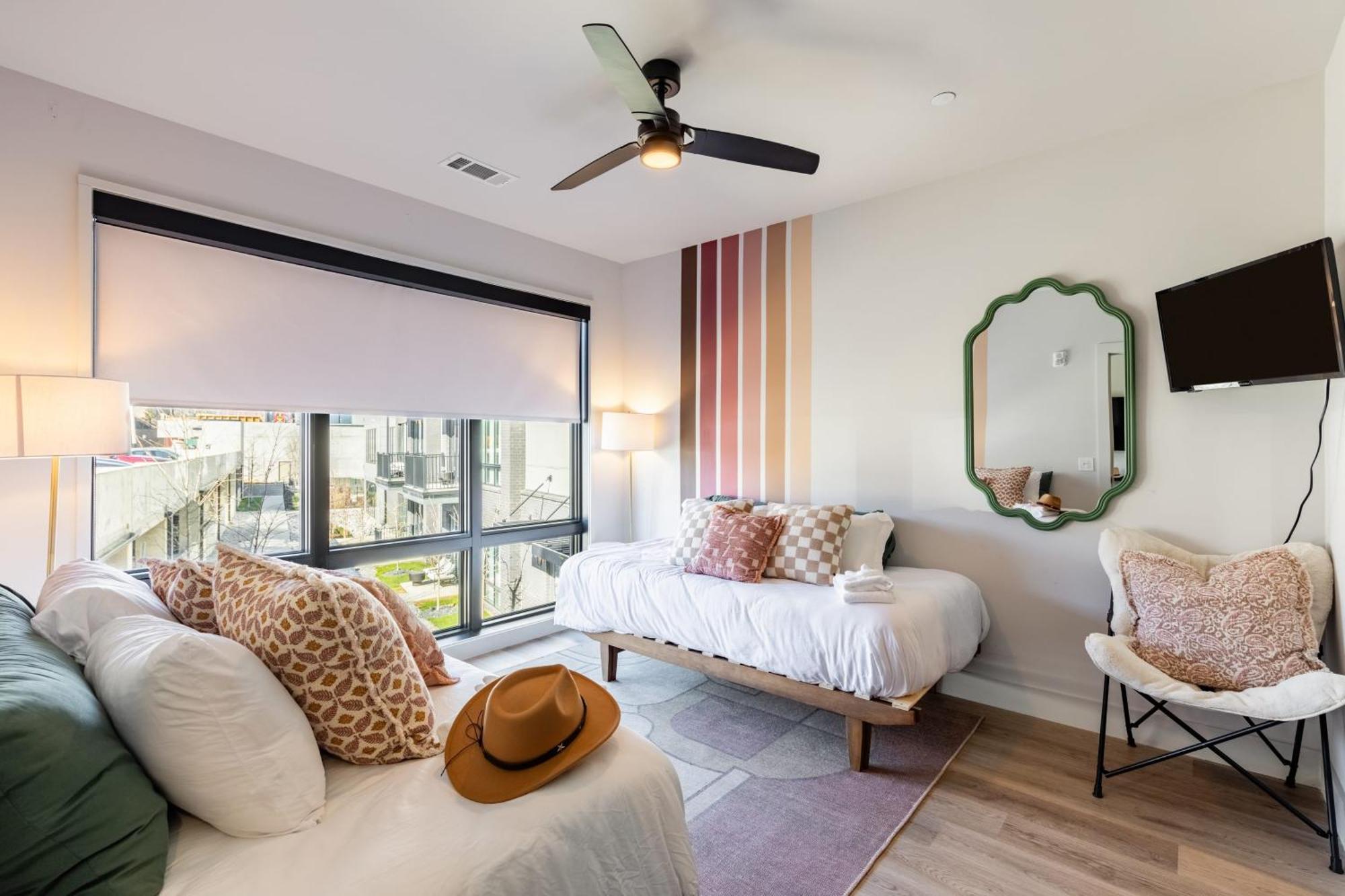 Sleeps 24 4 Modern Midtown W Gym Pool Walkable To Shops Eats Holiday home
