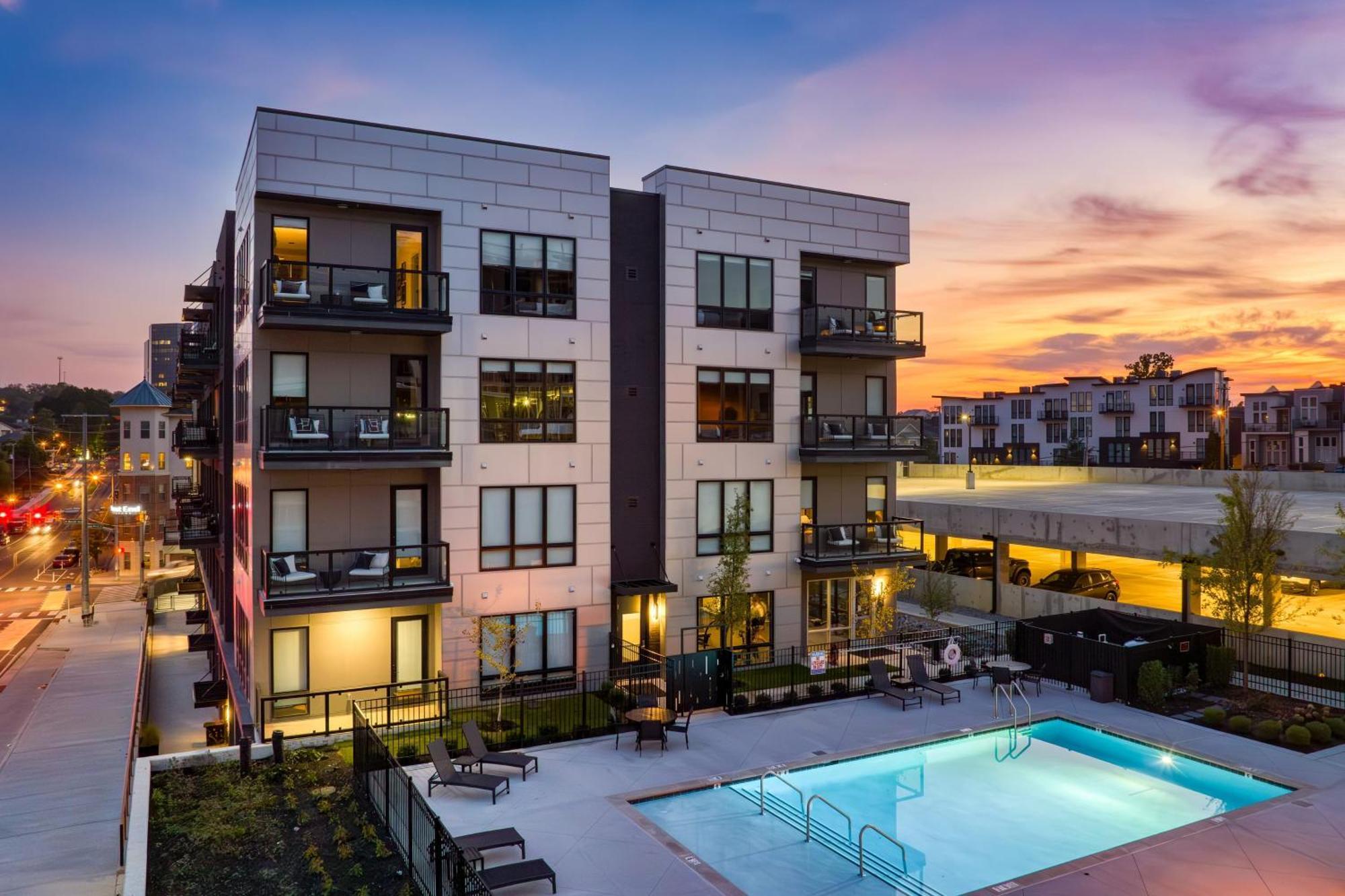 Sleeps 24 4 Modern Midtown W Gym Pool Walkable To Shops Eats Nashville