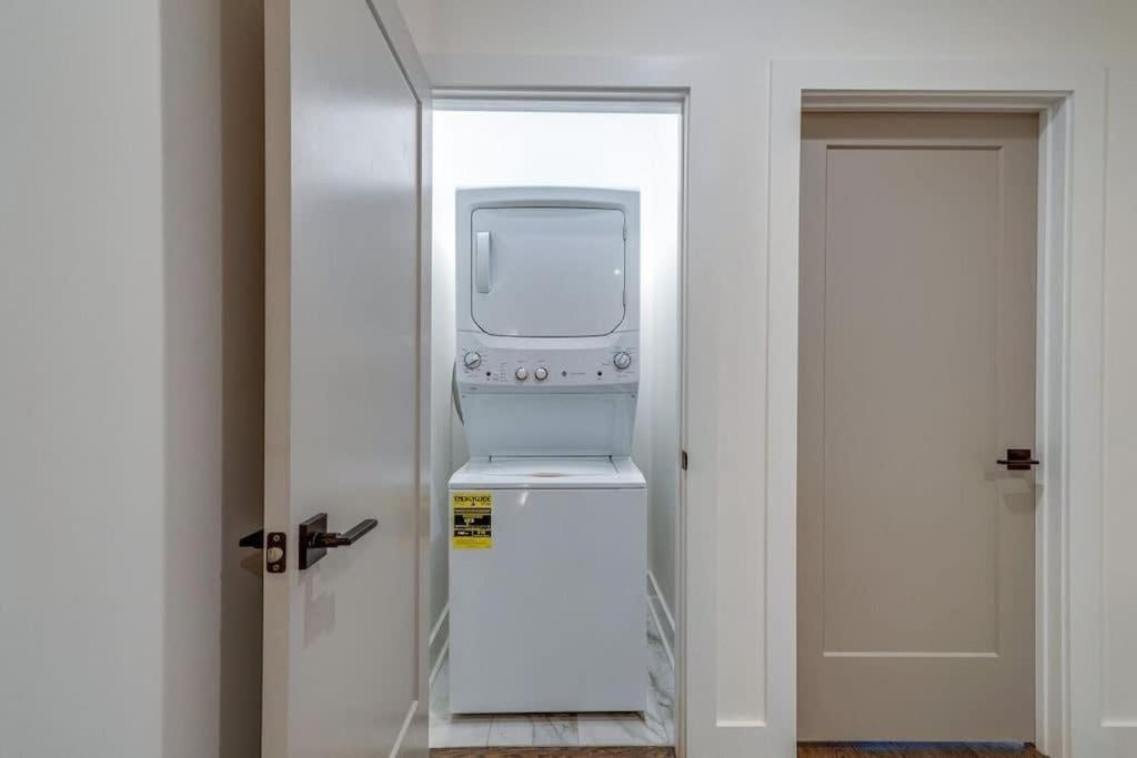 King Bed - Parking - 3 Miles To Lower Broadway Holiday home *