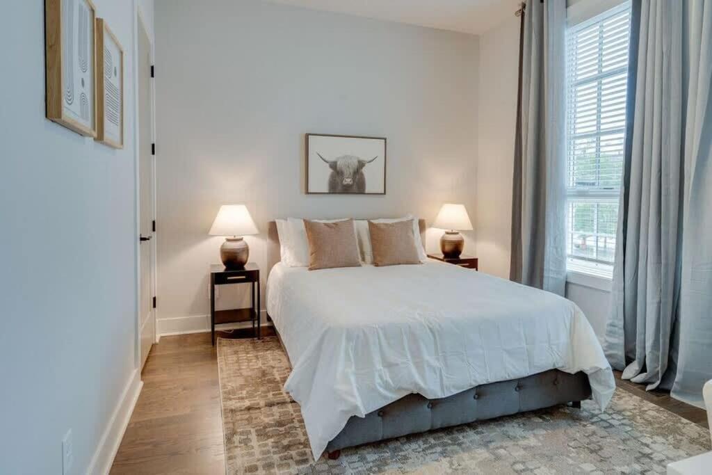 King Bed - Parking - 3 Miles To Lower Broadway Holiday home *