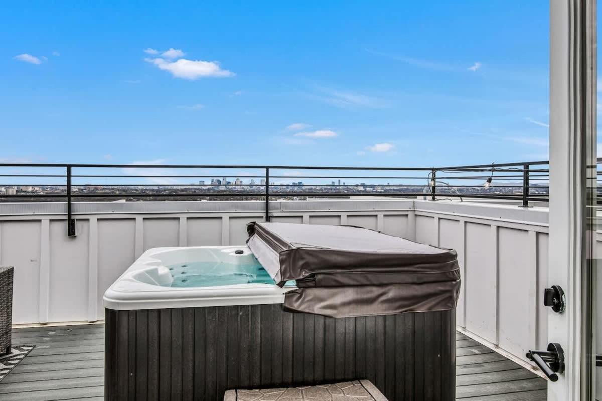 Stylish - Rooftop Deck - Hot Tub *