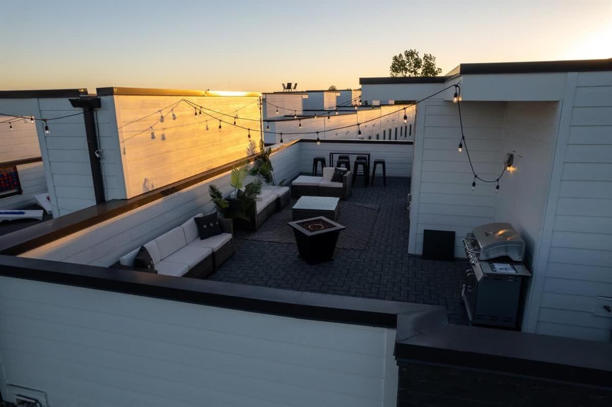 Gorgeous W Incredible Rooftop Nashville