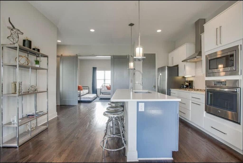 Holiday home Gorgeous Home-minutes To Lower Broadway *