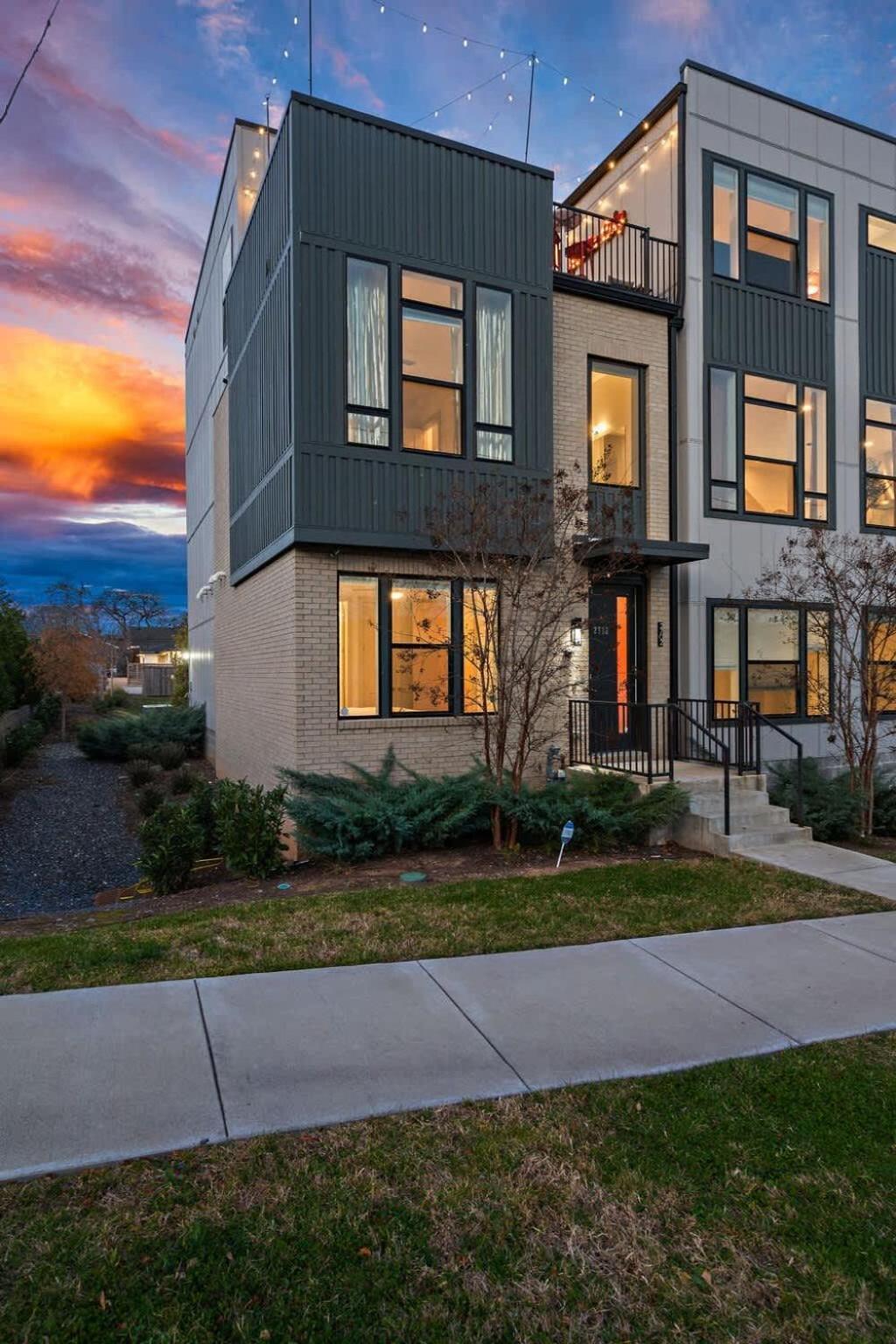 Stunning Private Rooftop Sunset Views Holiday home *