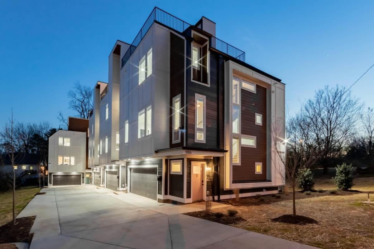 Holiday home 4bd Townhome East Nash With Rooftop 12ppl
