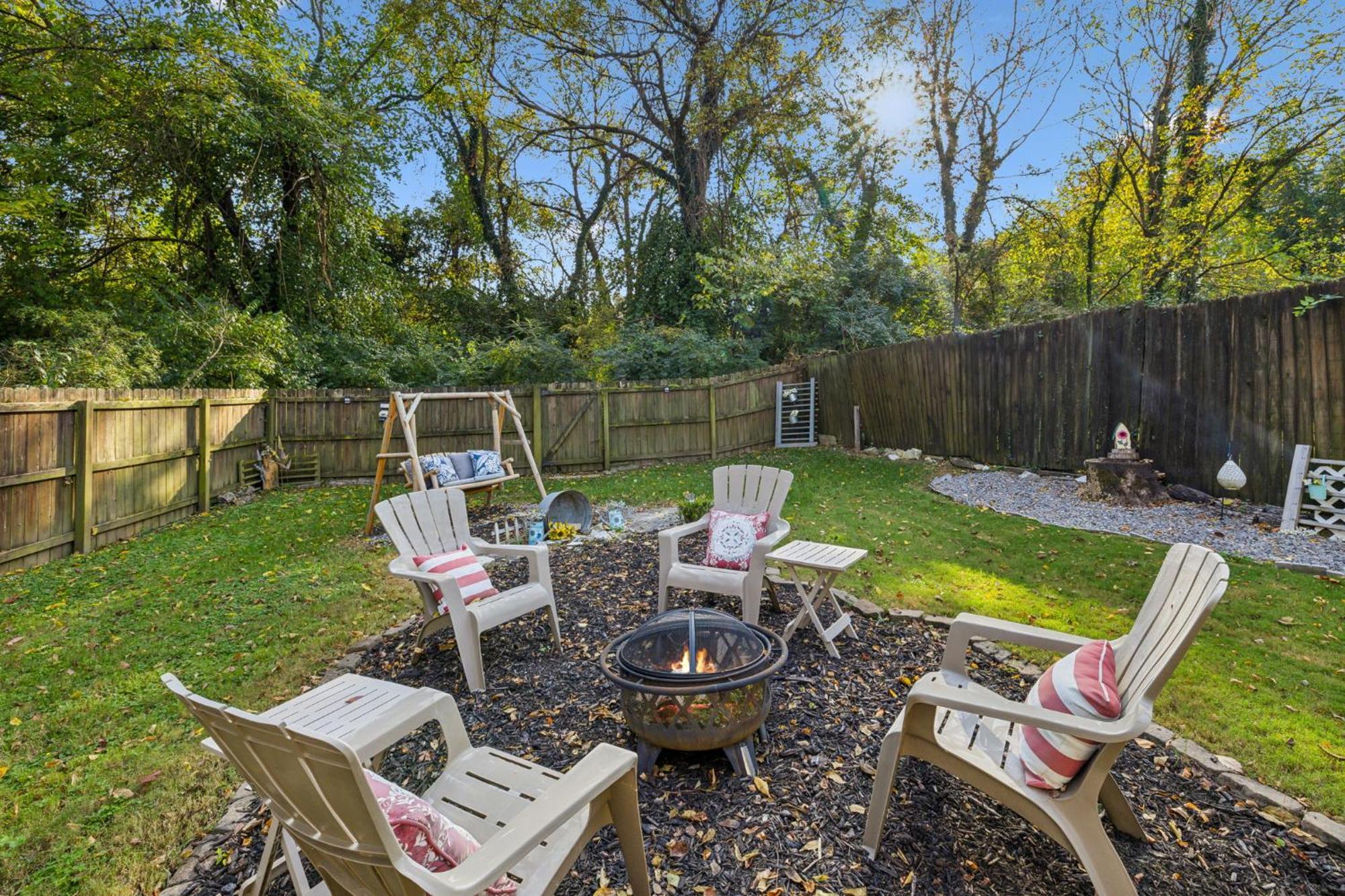 East Sweetie Near To Downtown 2 Bed 2 Bath With Fenced Yard 30 Or Days By Skyrun