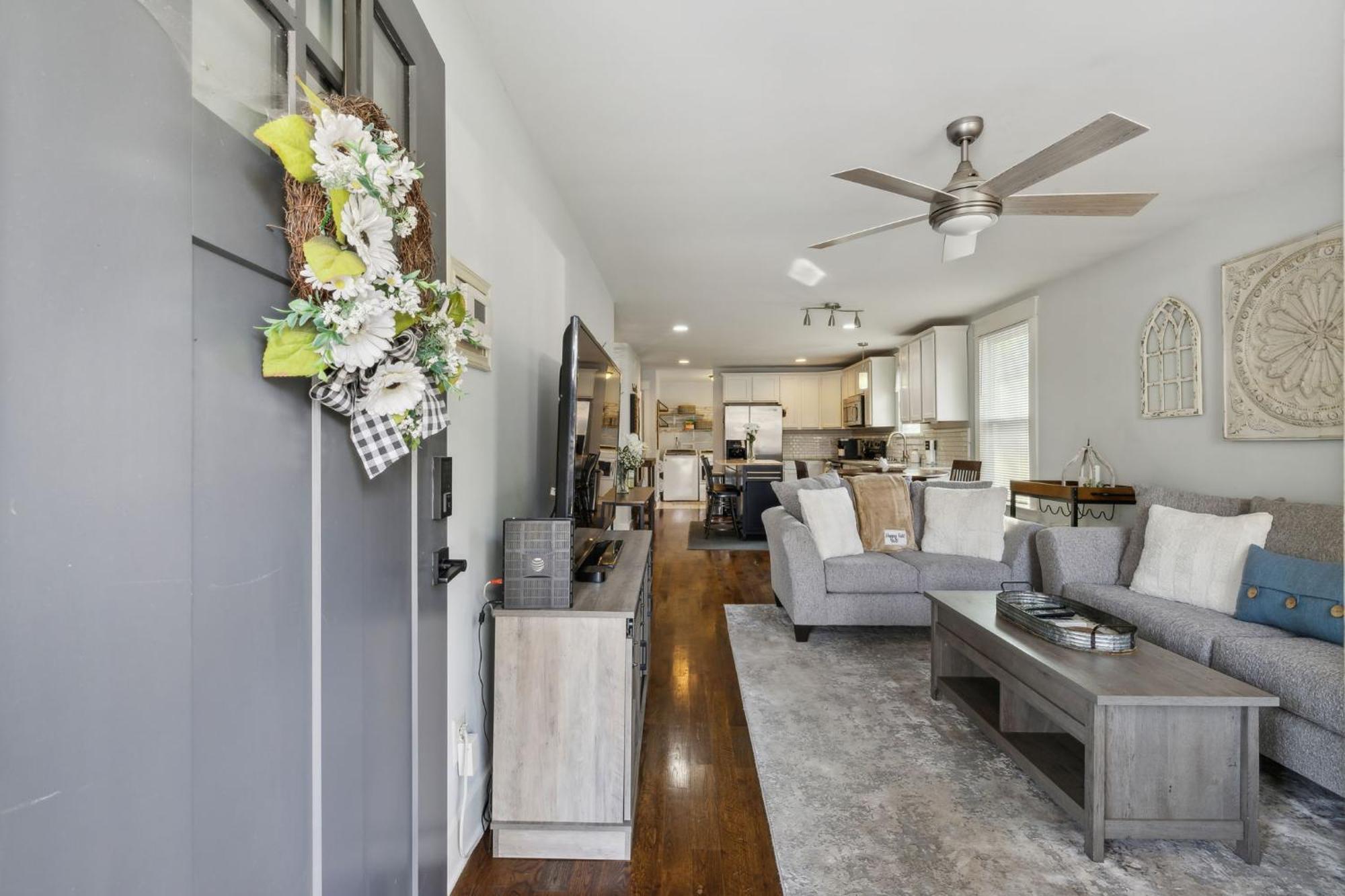 East Sweetie Near To Downtown 2 Bed 2 Bath With Fenced Yard 30 Or Days By Skyrun *