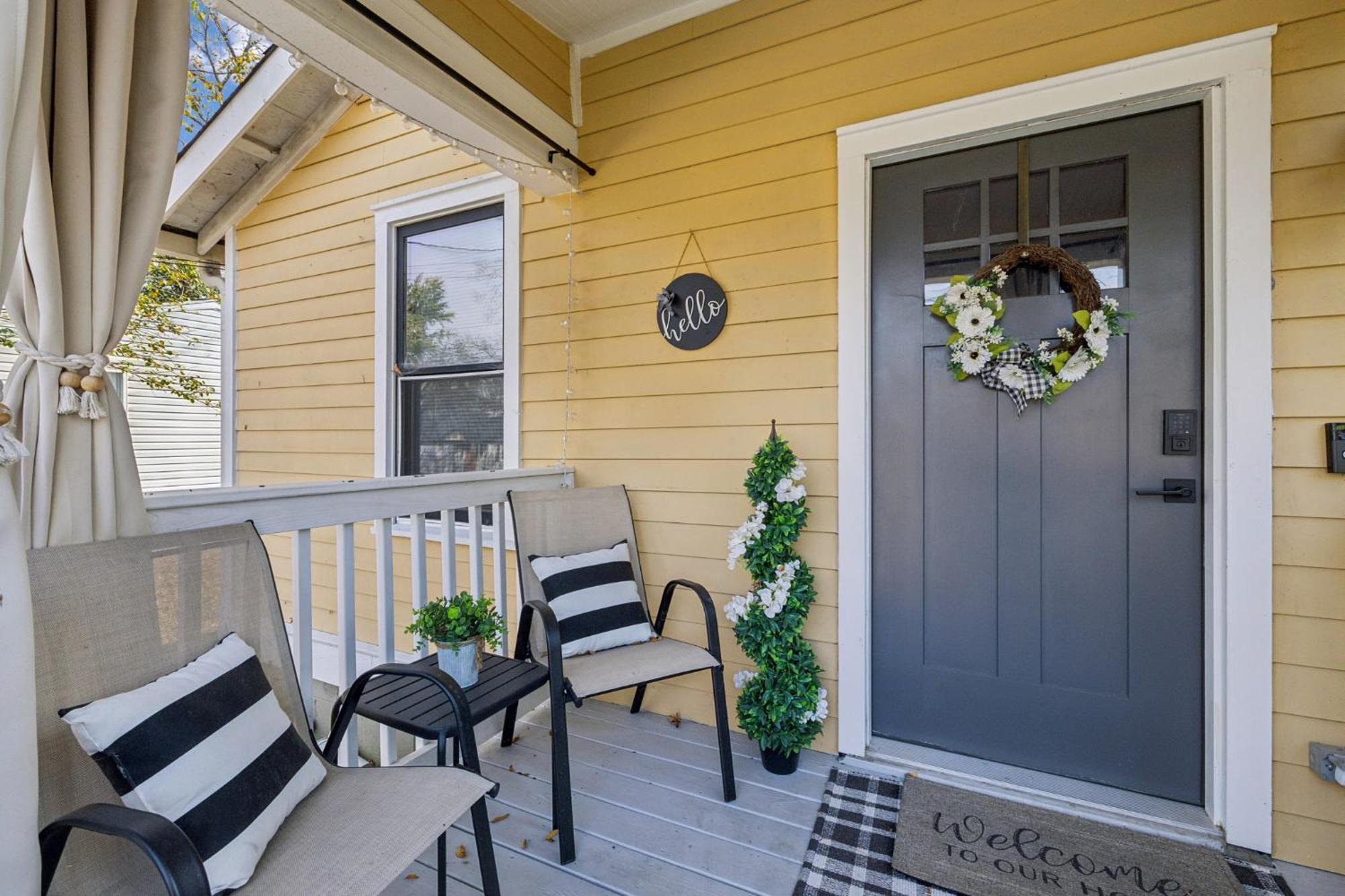 East Sweetie Near To Downtown 2 Bed 2 Bath With Fenced Yard 30 Or Days By Skyrun