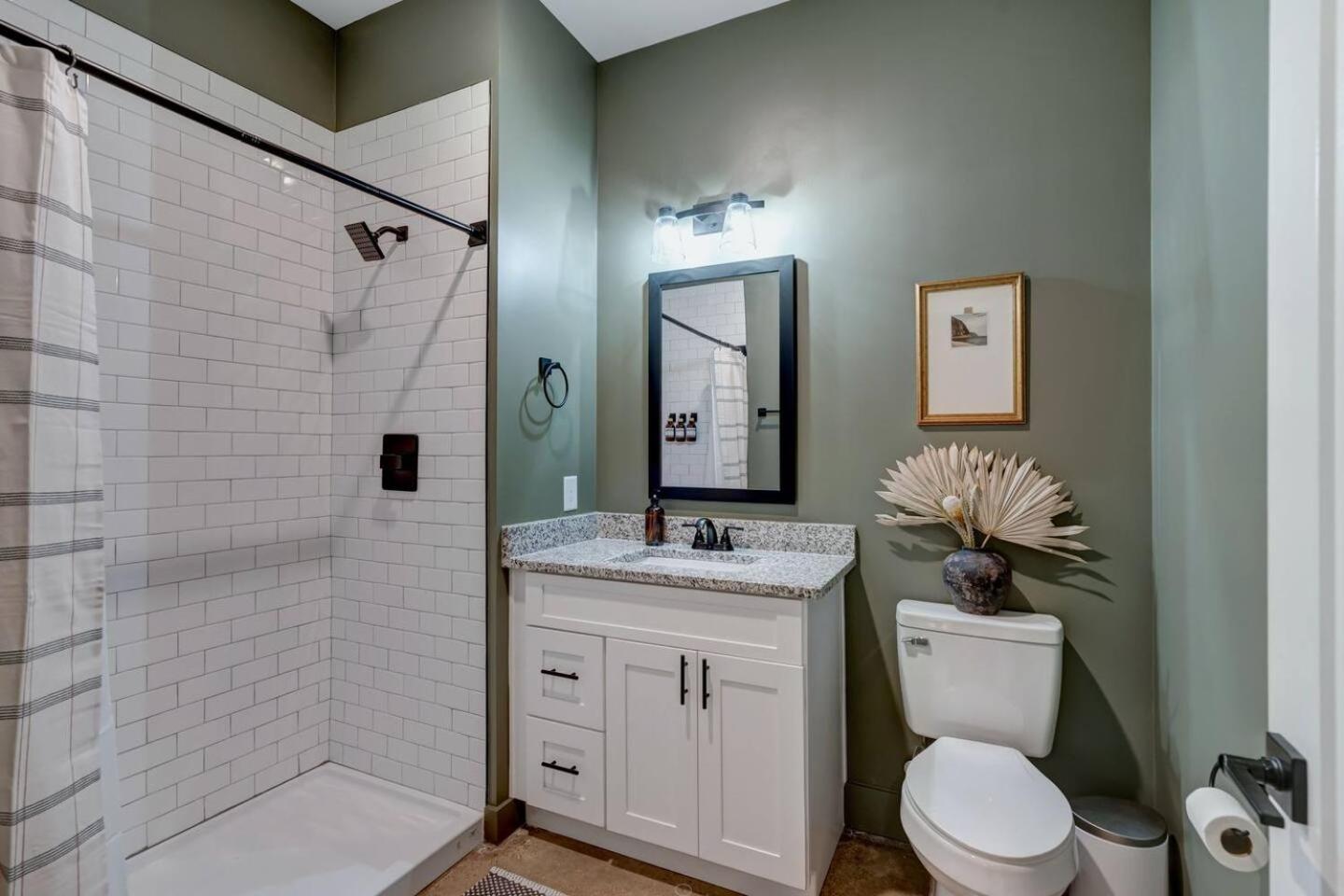 Apartment New With 2 Beds 7 Mins To Dt *