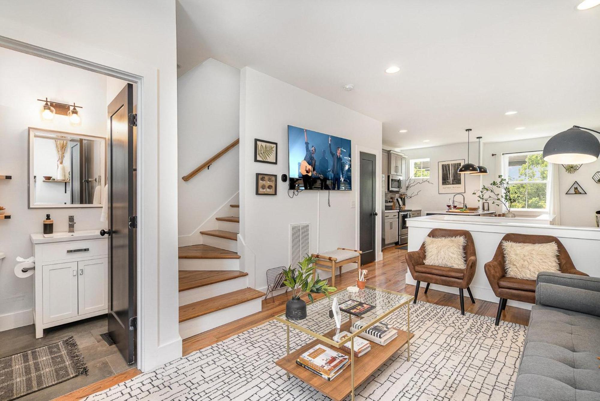 Stone Fox - In The Nations - Mins To Broadway Holiday home *