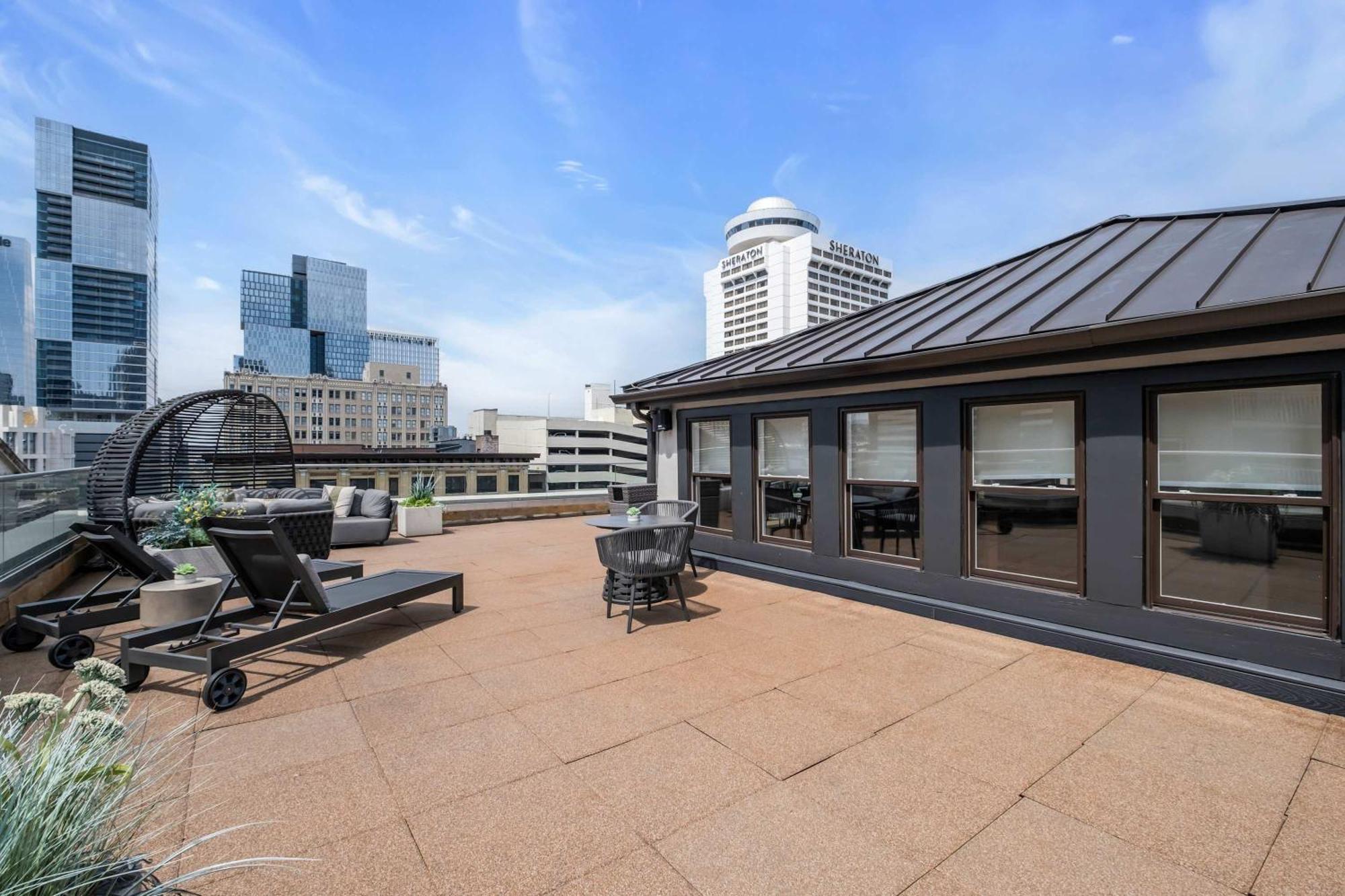 Apartment Skyline With Penthouse & Rooftop Deck 6br By Maddox