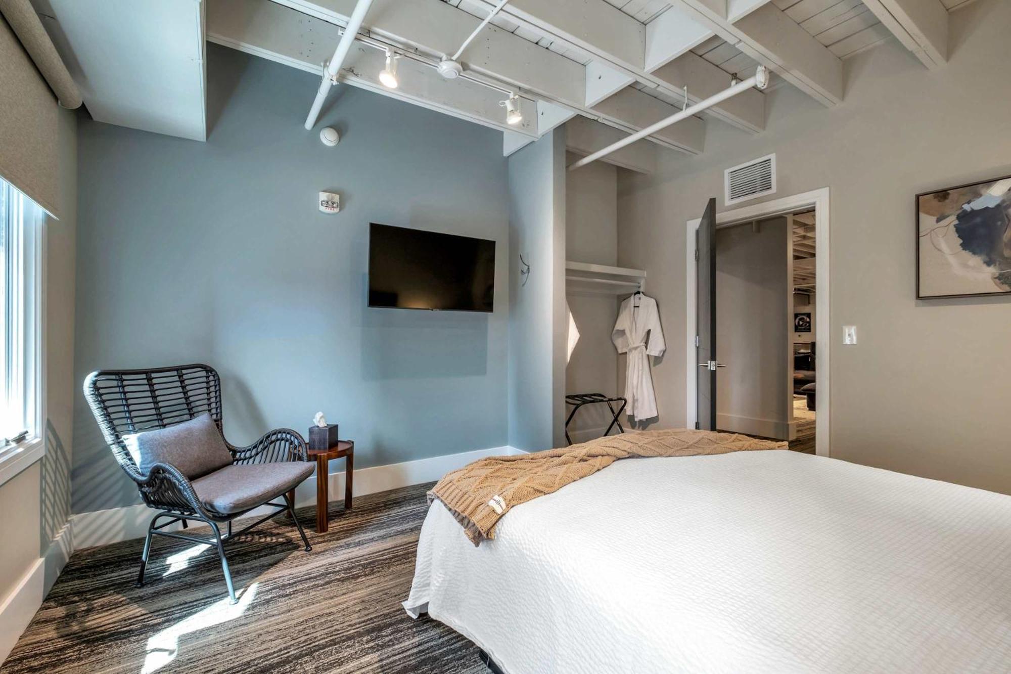 Skyline With Penthouse & Rooftop Deck 6br By Maddox * Nashville