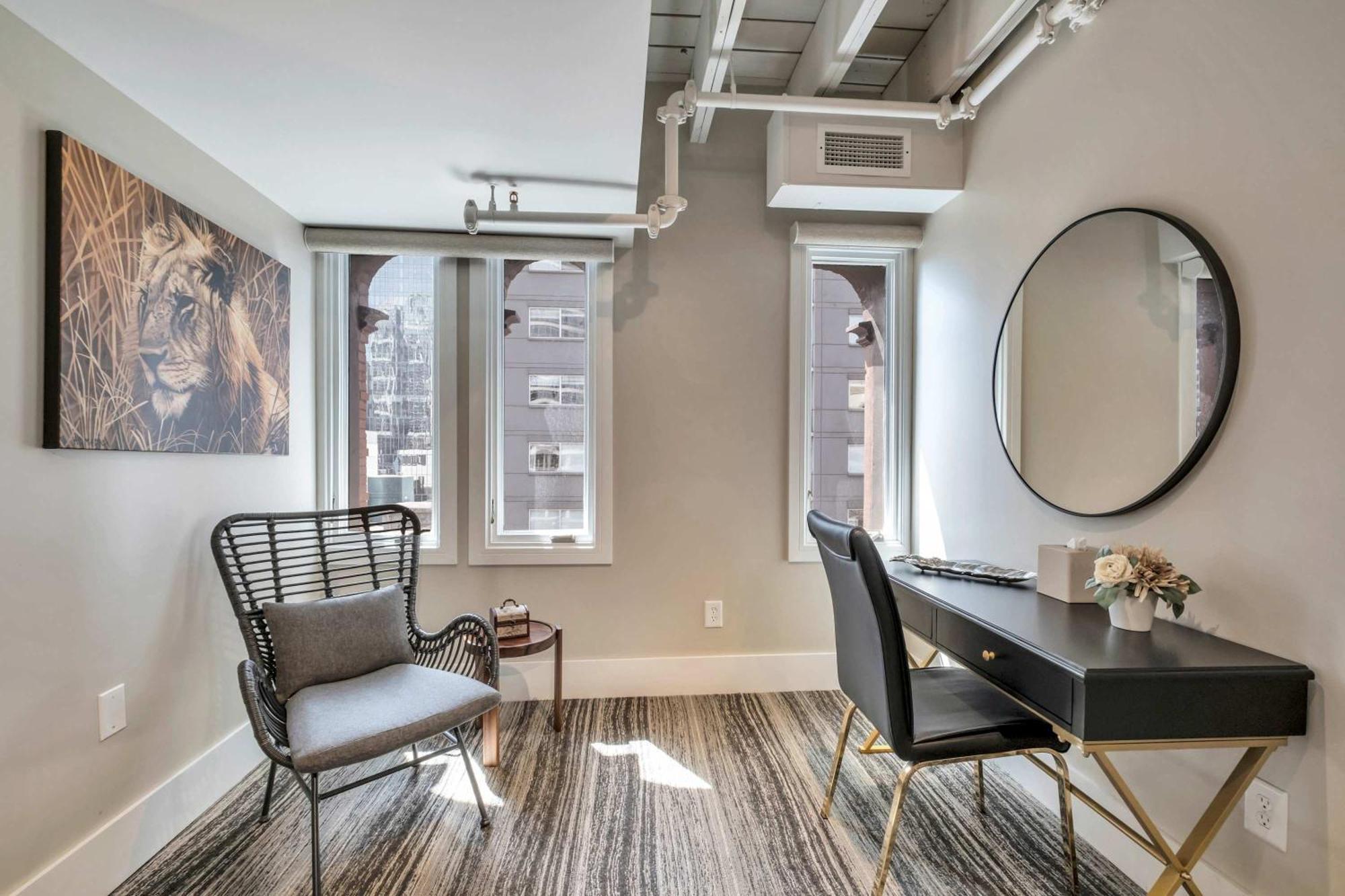 Skyline With Penthouse & Rooftop Deck 6br By Maddox Apartment *