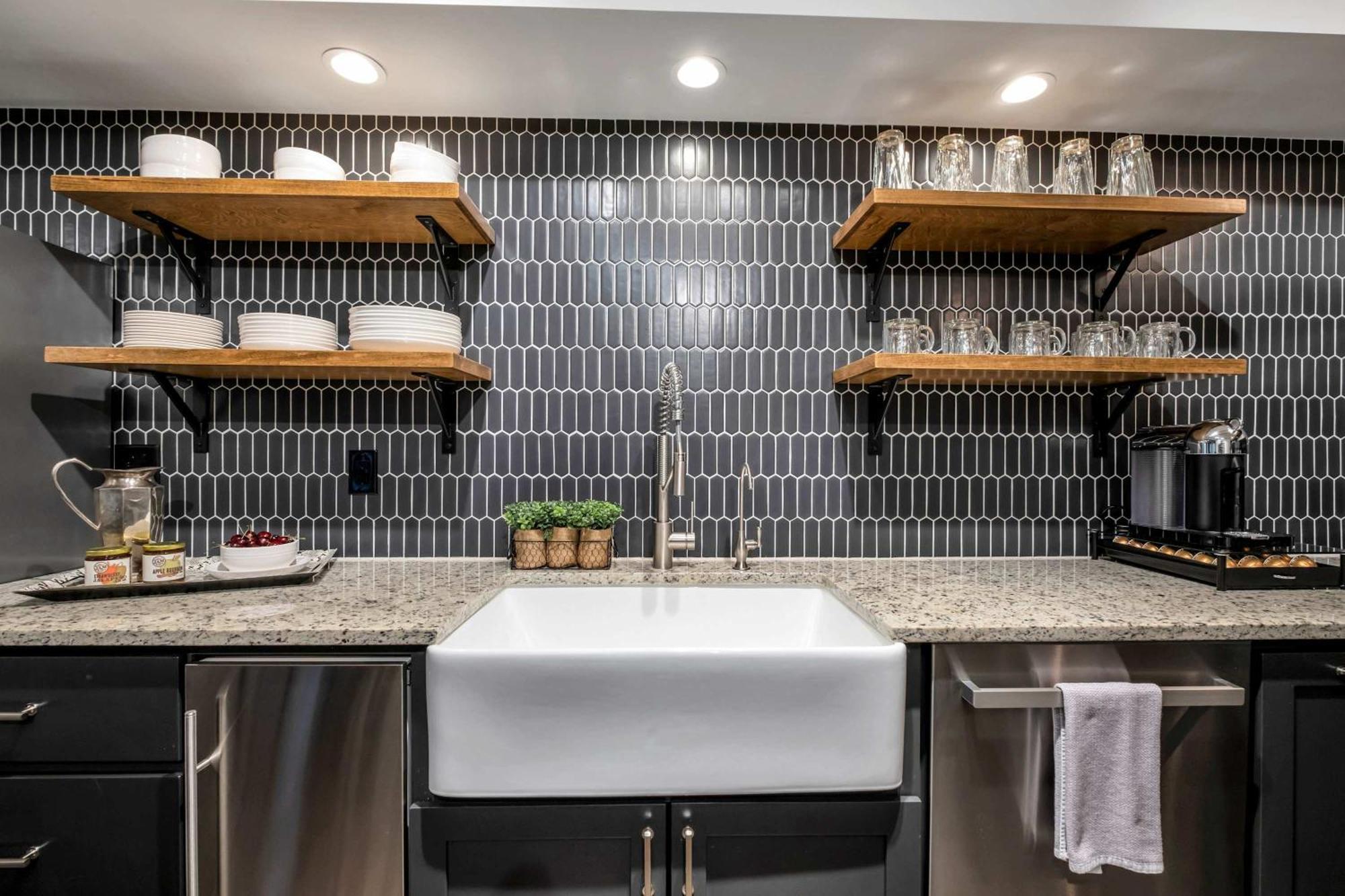 Apartment Skyline With Penthouse & Rooftop Deck 6br By Maddox Nashville