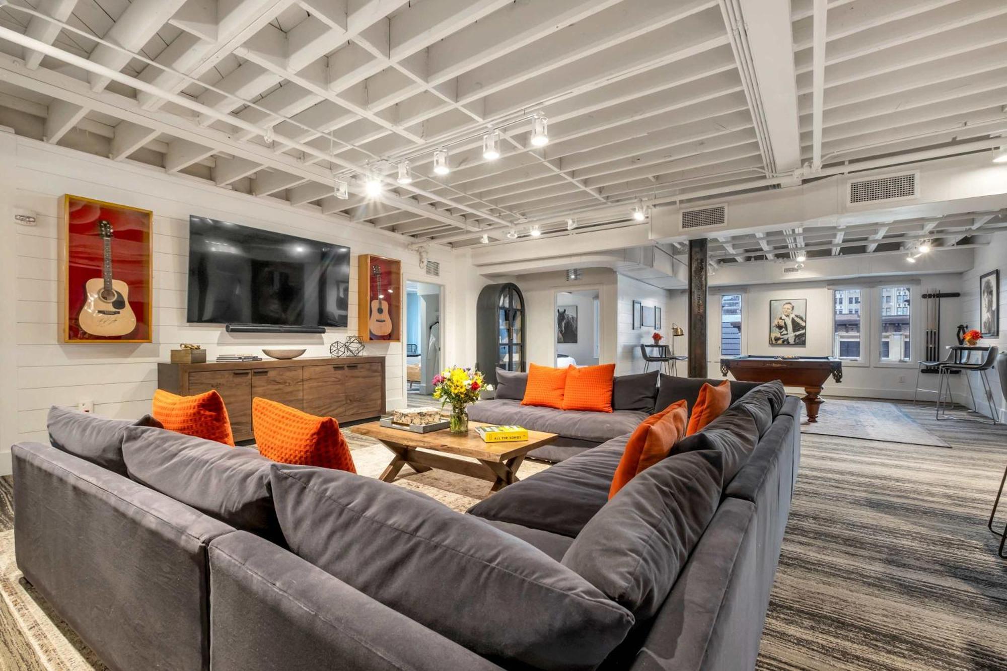 Apartment Skyline With Penthouse & Rooftop Deck 6br By Maddox *