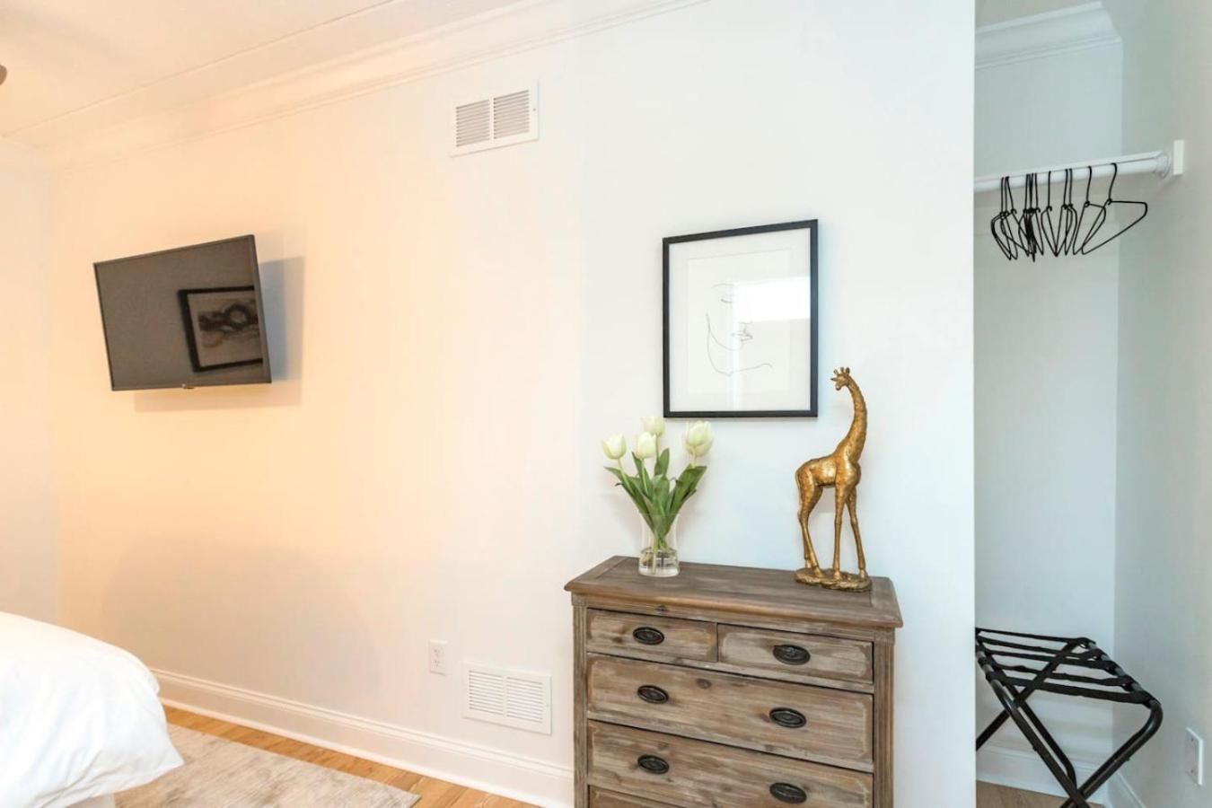 Two On Music Row That Sleeps 14 With Pool And Parking *