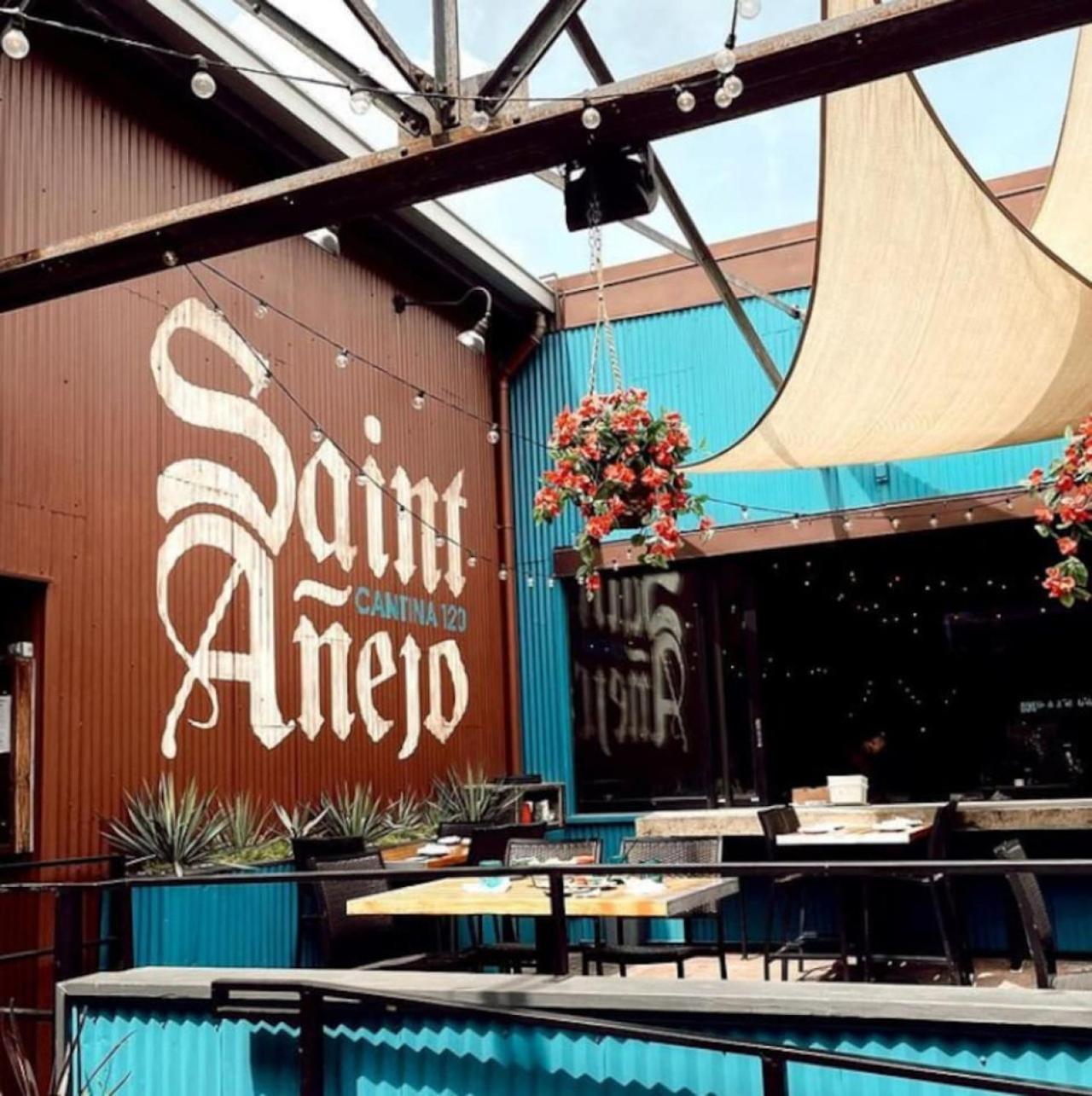 Two On Music Row That Sleeps 14 With Pool And Parking Holiday home *