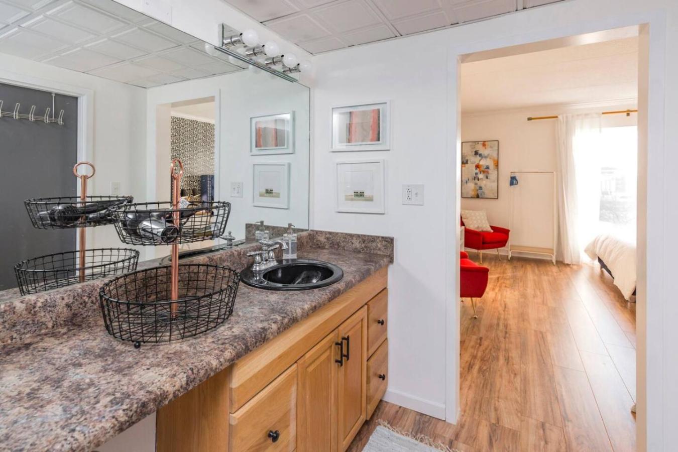 Holiday home Two On Music Row That Sleeps 14 With Pool And Parking *