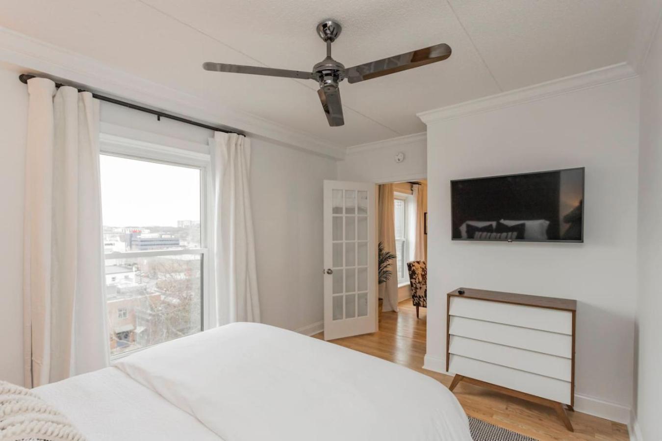 Two On Music Row That Sleeps 14 With Pool And Parking