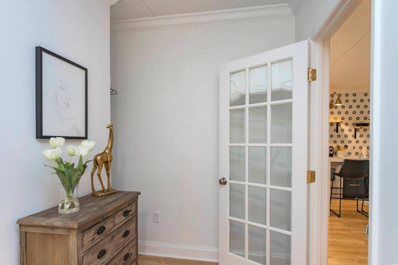 Two On Music Row That Sleeps 14 With Pool And Parking Holiday home *