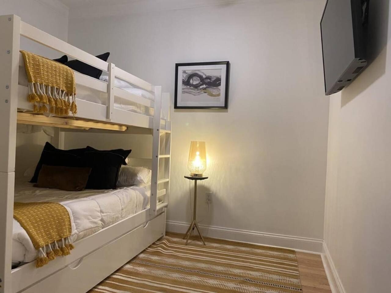 Two On Music Row That Sleeps 14 With Pool And Parking Holiday home Nashville
