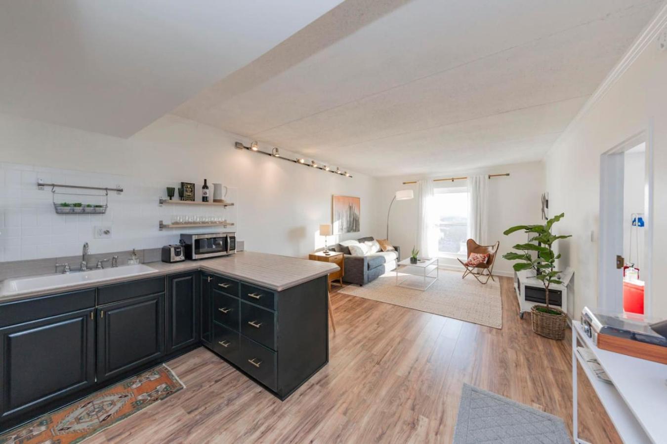 Two On Music Row That Sleeps 14 With Pool And Parking *