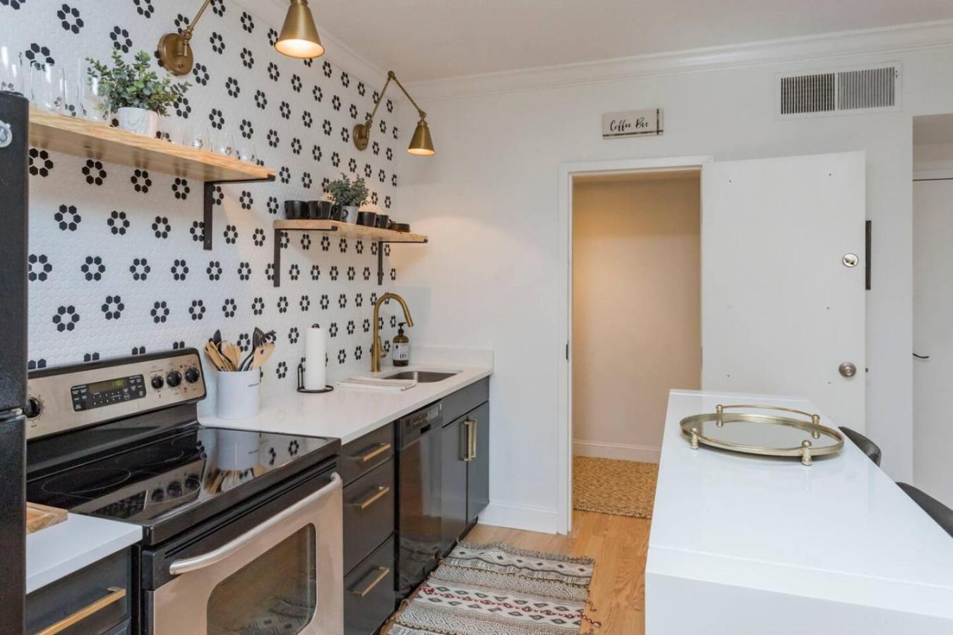 Holiday home Two On Music Row That Sleeps 14 With Pool And Parking