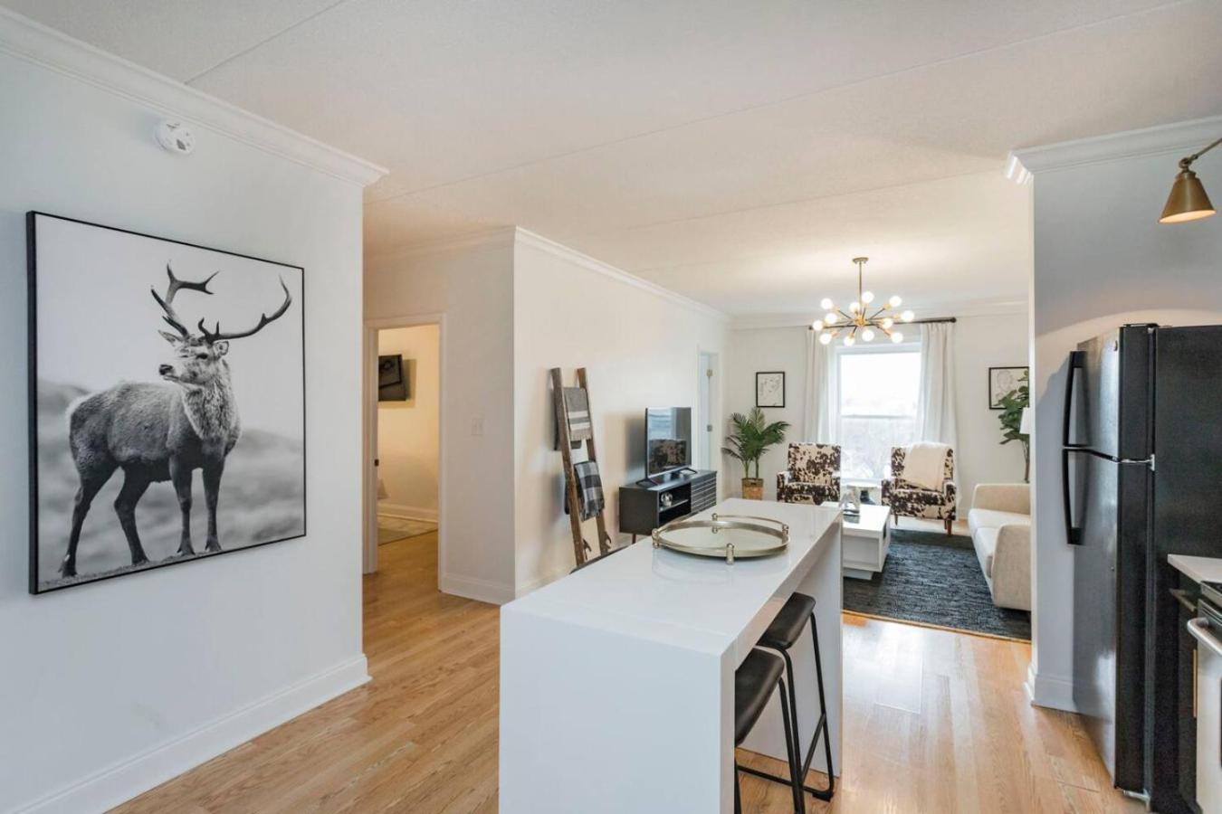 Holiday home Two On Music Row That Sleeps 14 With Pool And Parking *