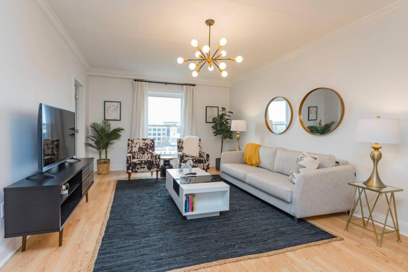 Two On Music Row That Sleeps 14 With Pool And Parking *