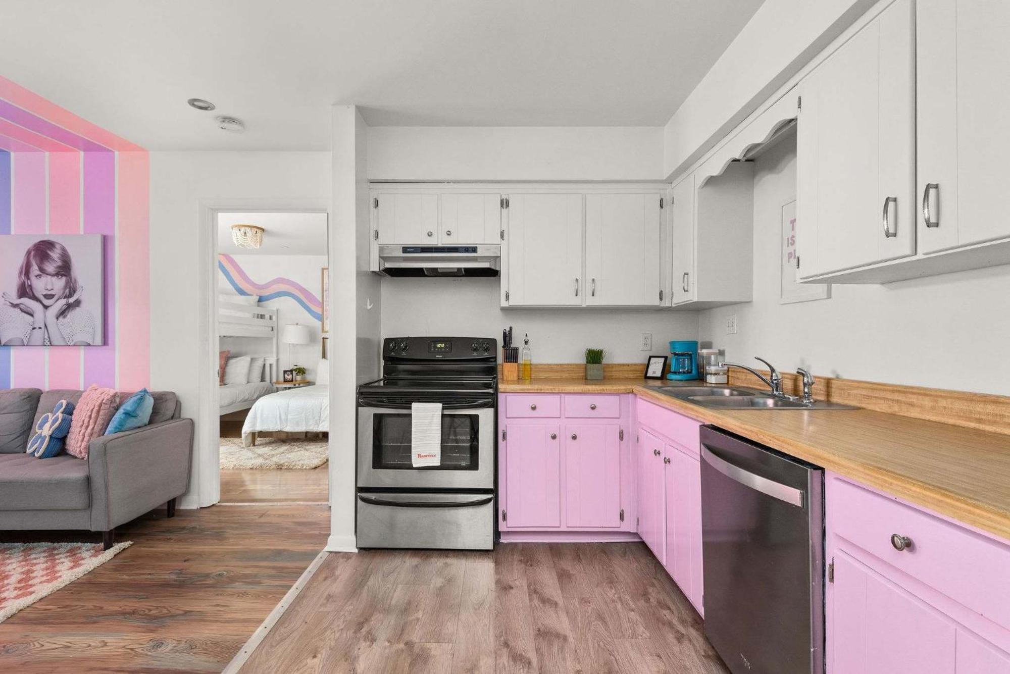 The Swiftie Taylor Themed Oasis In Midtown *