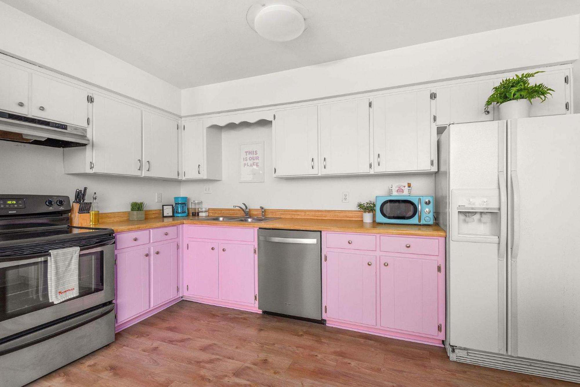 The Swiftie Taylor Themed Oasis In Midtown Apartment Nashville