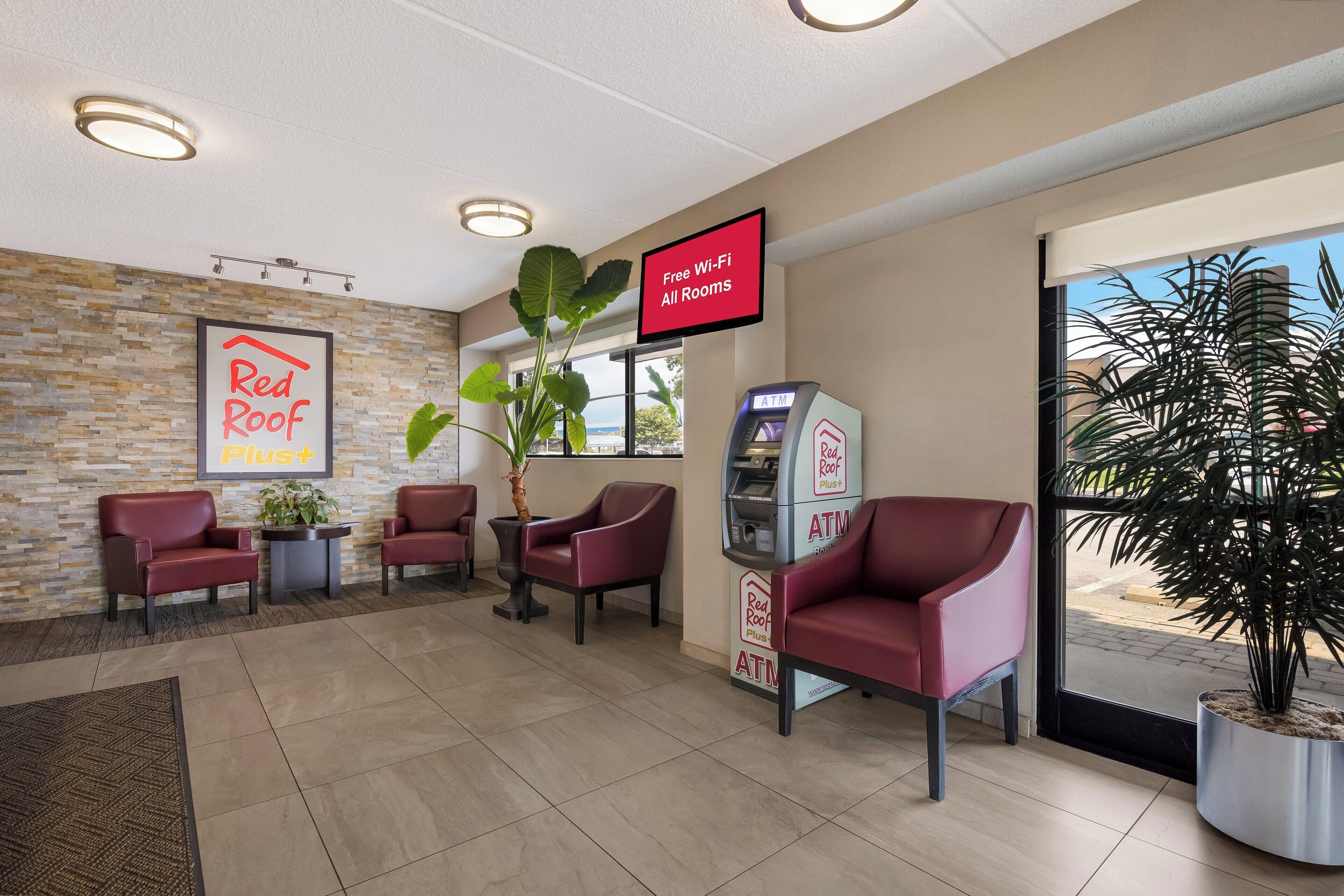 Hotel Red Roof Plus+ Airport Nashville