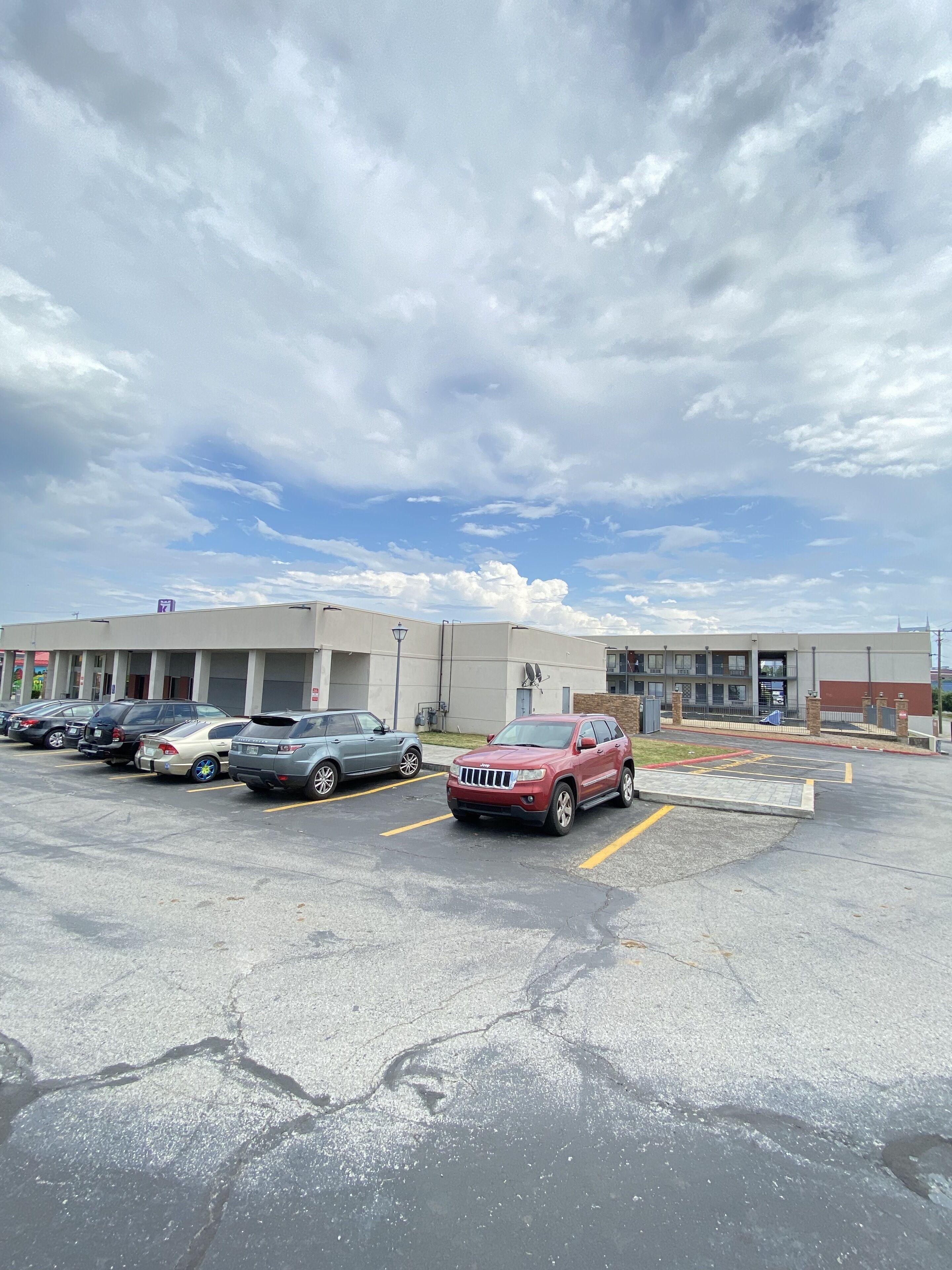 Knights - Downtown Hotel 2*