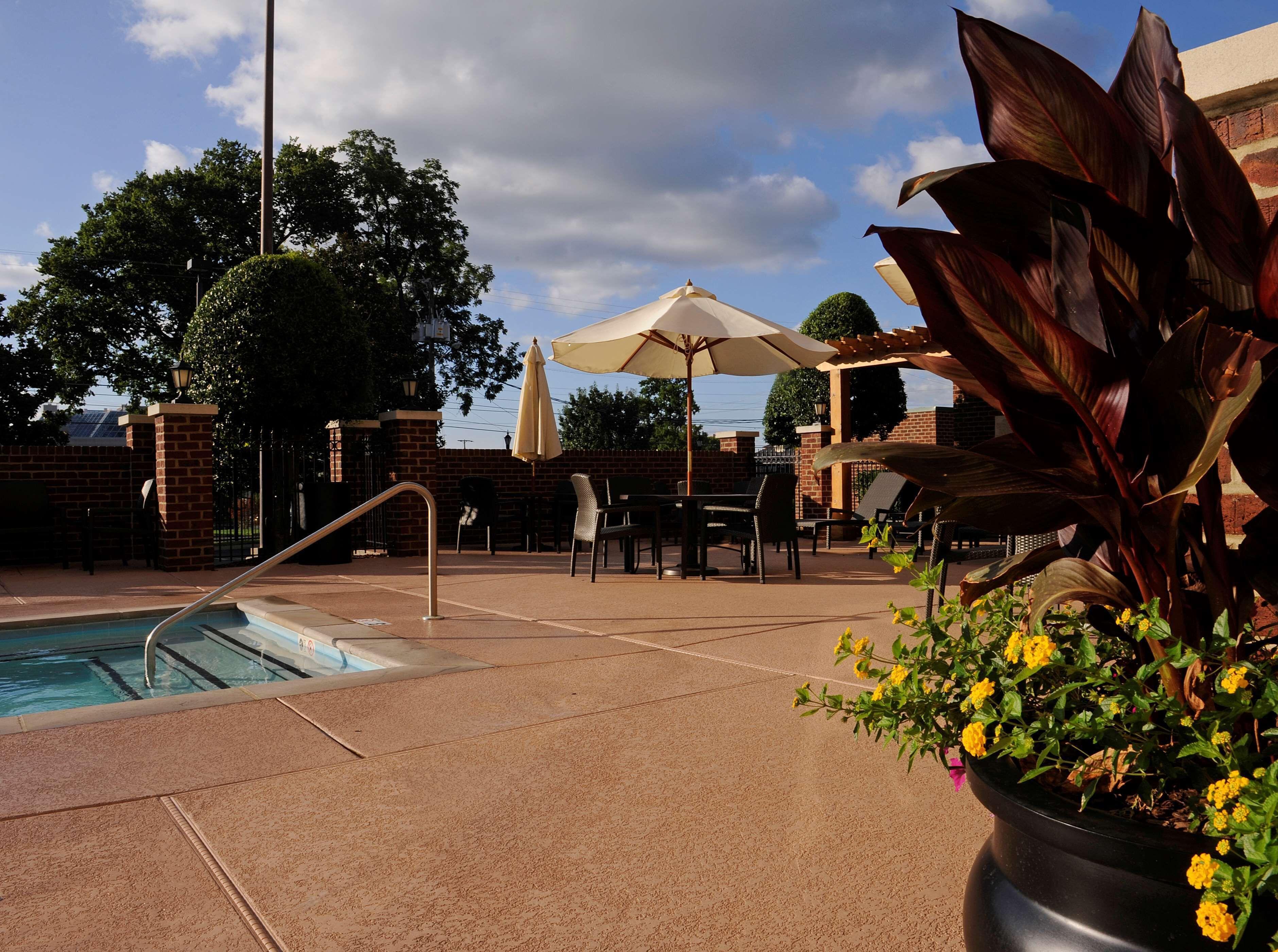 Hampton & Nashville-vanderbilt-elliston Place Hotel