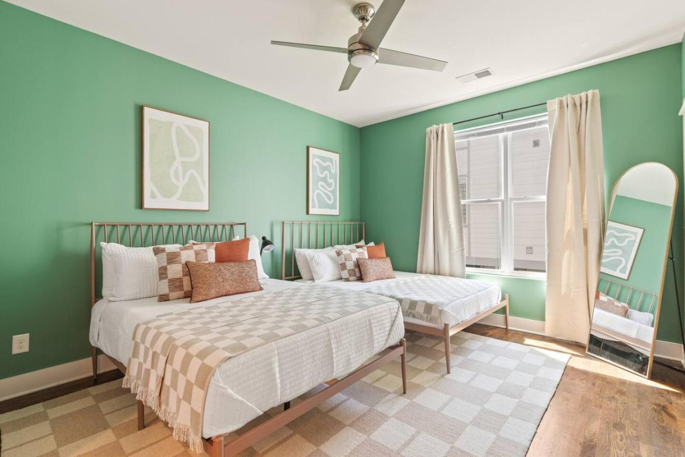 Walk To Vanderbilt And Belmont With Garage And Rooftop Deck