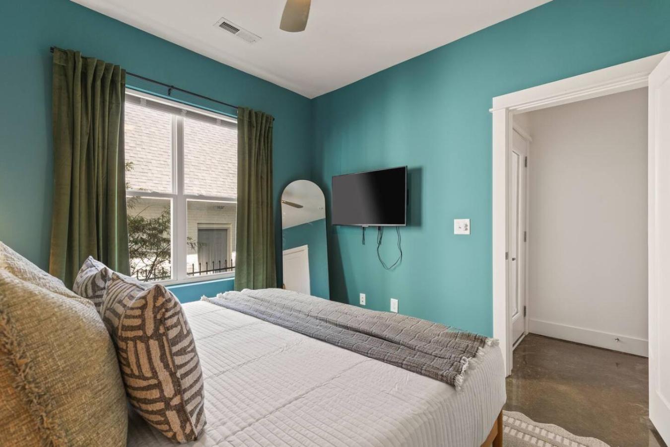 Holiday home Walk To Vanderbilt And Belmont With Garage And Rooftop Deck