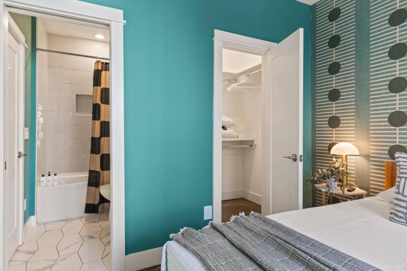 Walk To Vanderbilt And Belmont With Garage And Rooftop Deck * Nashville