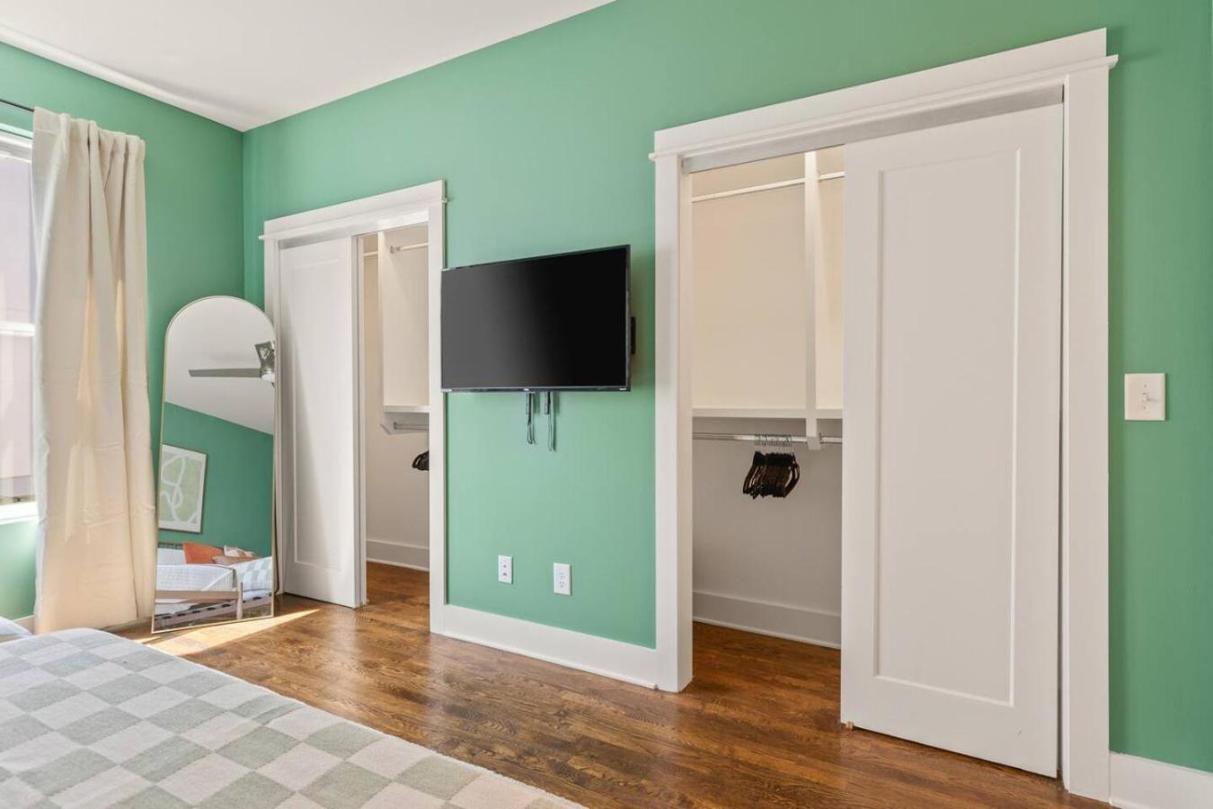 Walk To Vanderbilt And Belmont With Garage And Rooftop Deck Holiday home Nashville