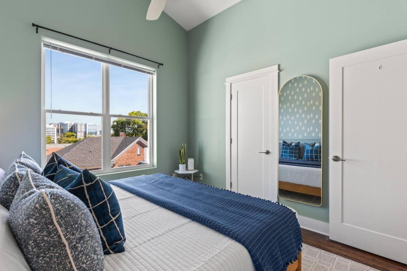 Walk To Vanderbilt And Belmont With Garage And Rooftop Deck