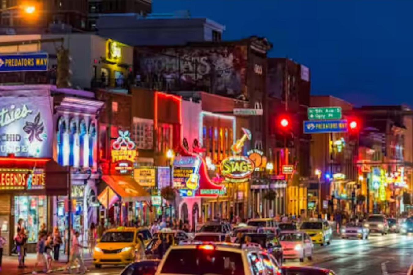 Holiday home Walk To Vanderbilt And Belmont With Garage And Rooftop Deck *