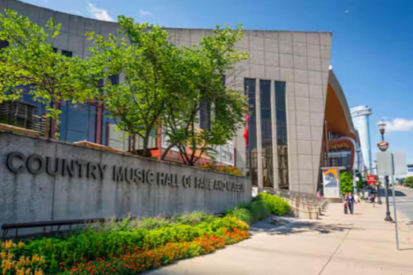 Walk To Vanderbilt And Belmont With Garage And Rooftop Deck * Nashville