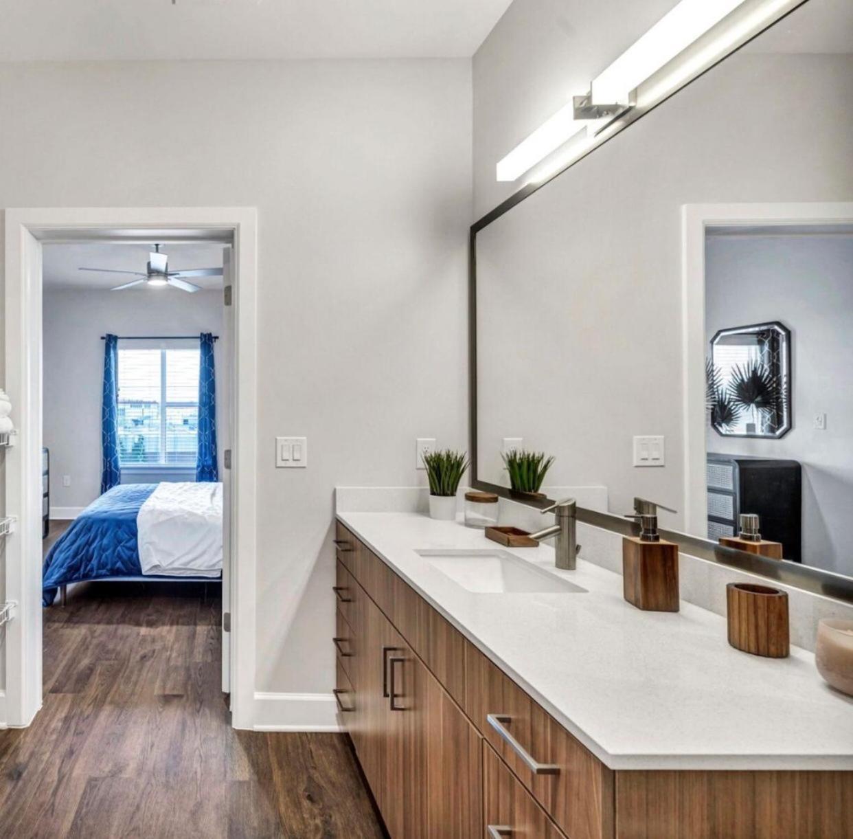 Apartment Posh Castle Pool Gym Parking Nashville