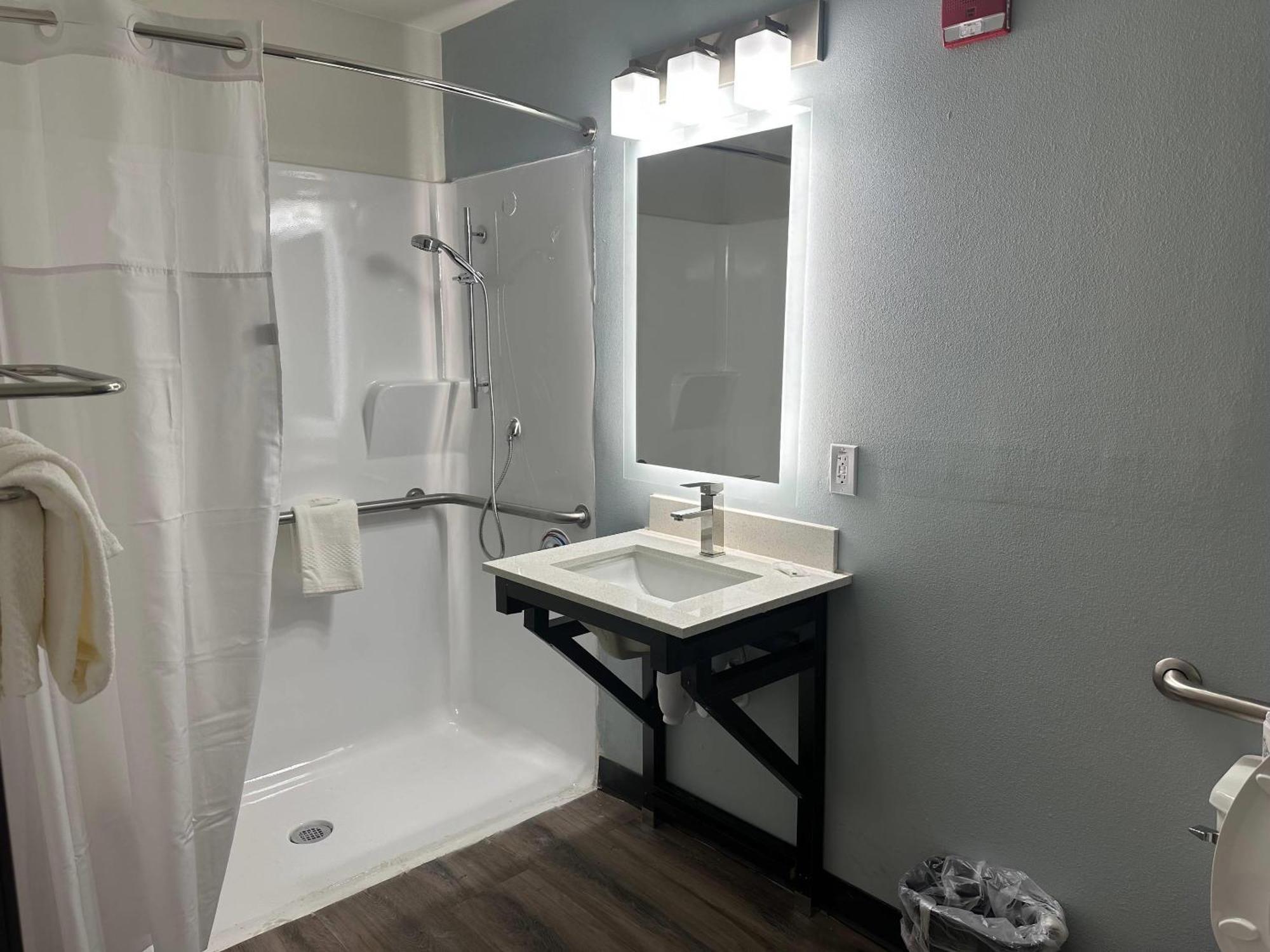 Woodspring East I-40 Hotel 2*